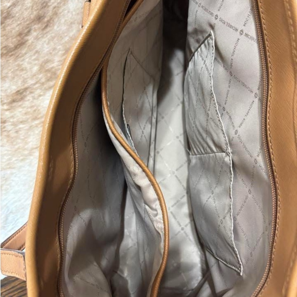 Michael Kors Signature Tote - Picture 2 of 5